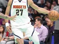 包含穆雷回归赛场，大胜首场状态亮眼，雄鹿观众沸腾！的词条