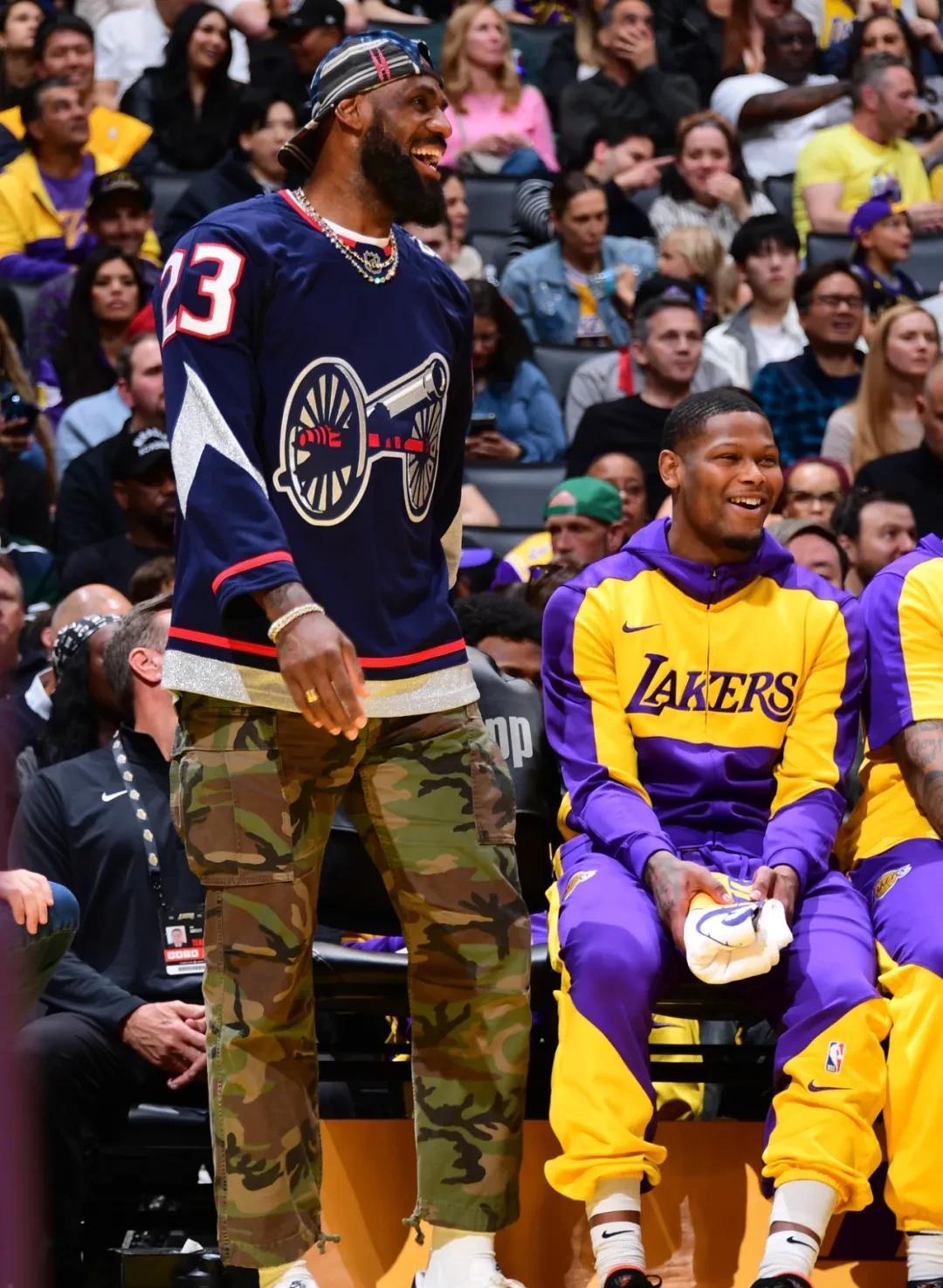 蒂姆重返赛场,反败为胜首场状态出色,掘金观众沸腾!全场沸腾不已 蒂姆重返赛场,反败为胜首场状态出色,掘金观众沸腾!全场沸腾不已